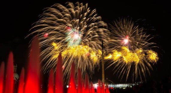 Festive fireworks in Moscow in honor of the 70 anniversary of the Victory of the USSR over nazi Germany in the Great Patriotic War 1941-1945